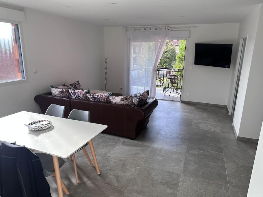 Chez Sana Apartment Saint-Dizier Bagian luar foto